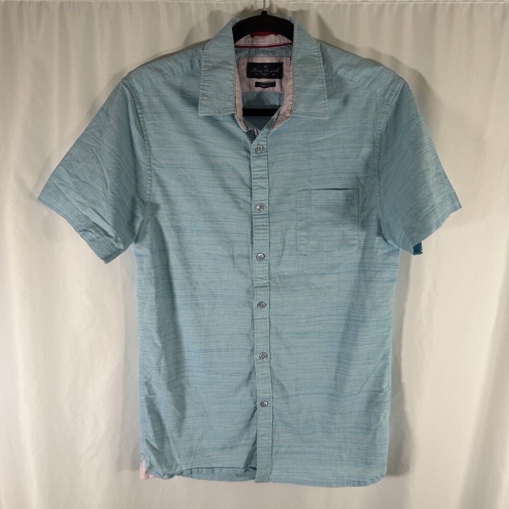 Across the Pond Shirt Men's Medium Blue Casual Button Down Shirt Short Sleeve